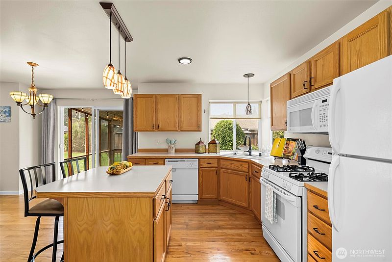 4th image of 307 Rowe Street NW