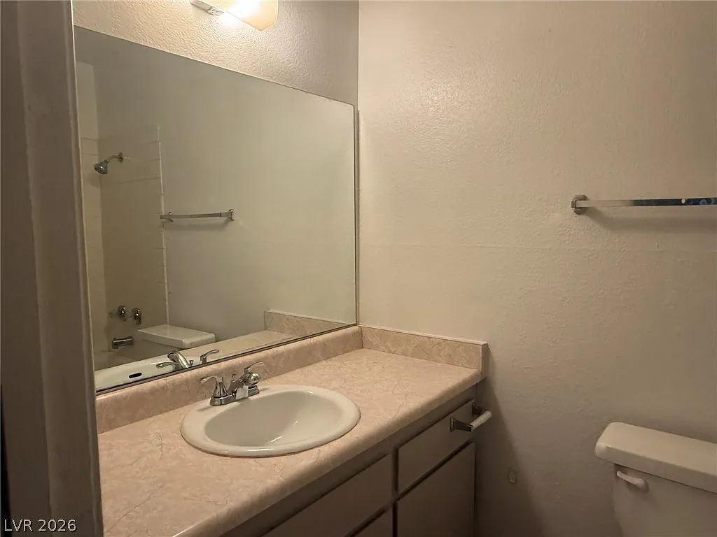 2 bed, 2.0 bath, 922 sqft, $1,200 — Photo 4