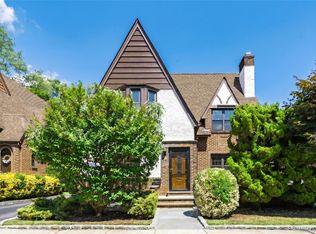 38 Bayview Ter, Manhasset, NY 11030