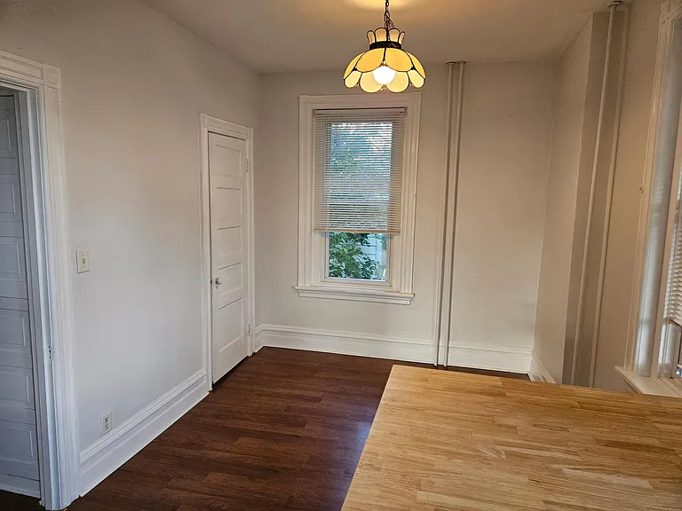 145 E North St — Photo 9