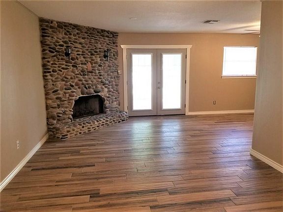 4th image of 1821 Amazon Dr