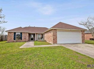 26283 Robindale Dr, Denham Springs, LA 70726