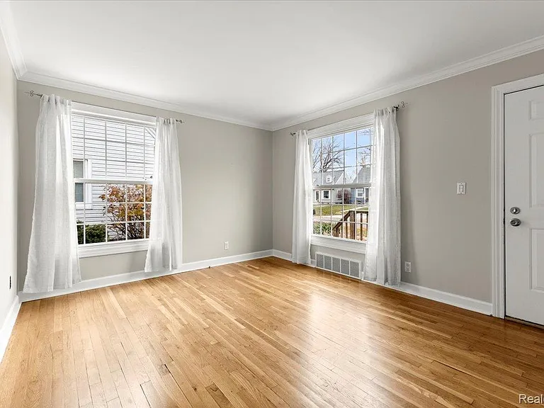 1313 Royal Ave — Photo 3