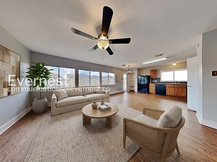 1043 Grassy View Dr — Photo 2