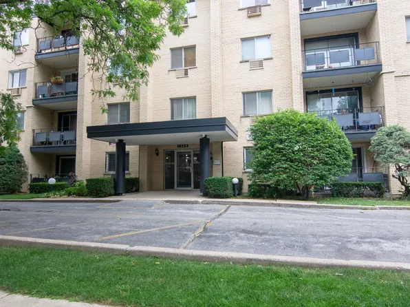 1340 W Touhy Ave APT 305, Chicago, IL 60626