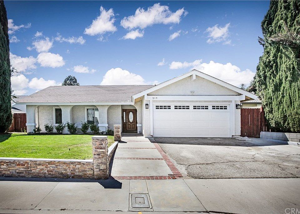 1st image of 219 Cottonwood Cove Dr