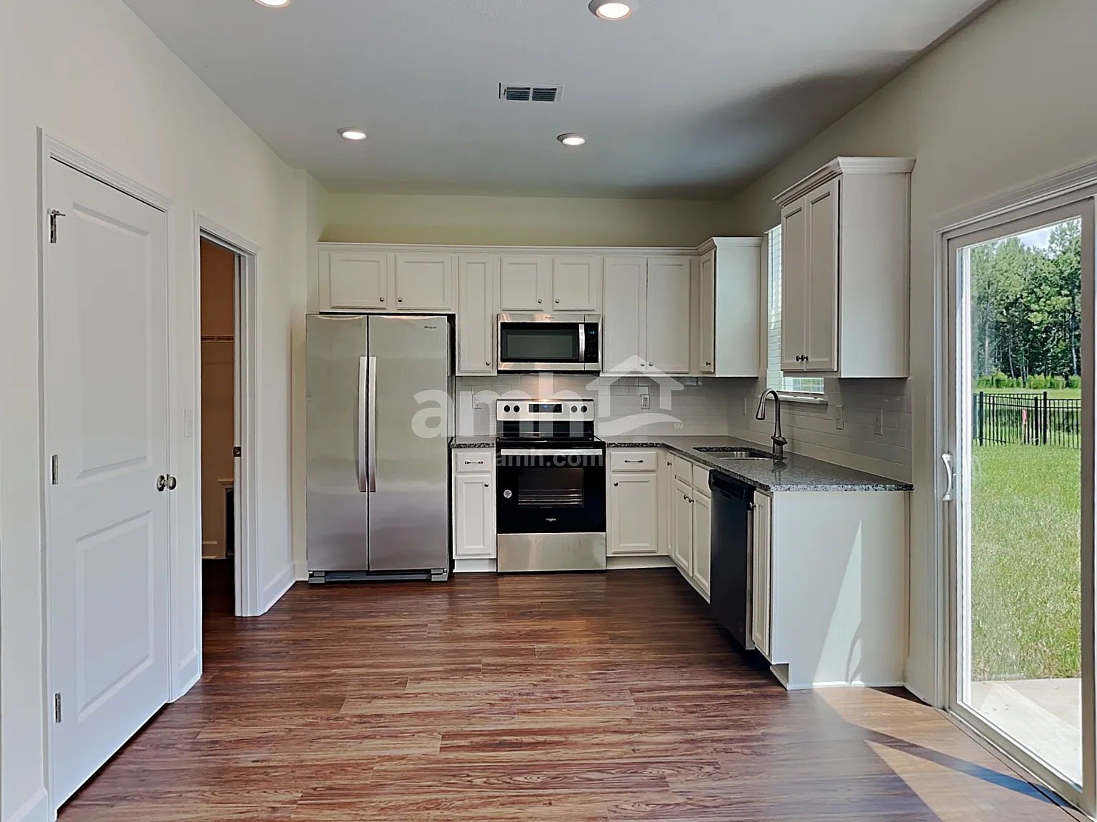 3 bed, 2.5 bath, 1420 sqft, $1,985 — Photo 3