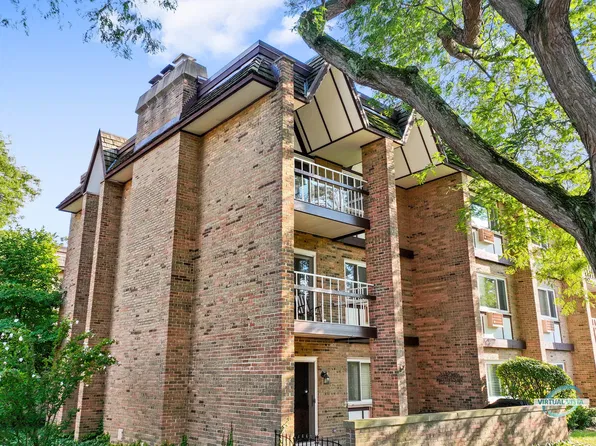 360 Claymoor APT 2E, Hinsdale, IL 60521