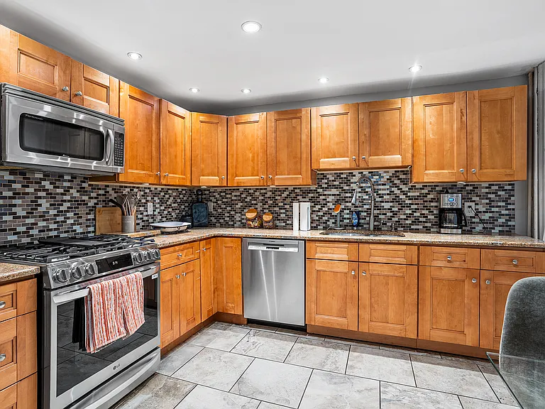 936 New Market St — Photo 13