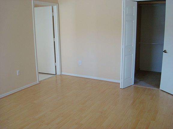 1st Bedroon with Bathroom and Walk-in Closet