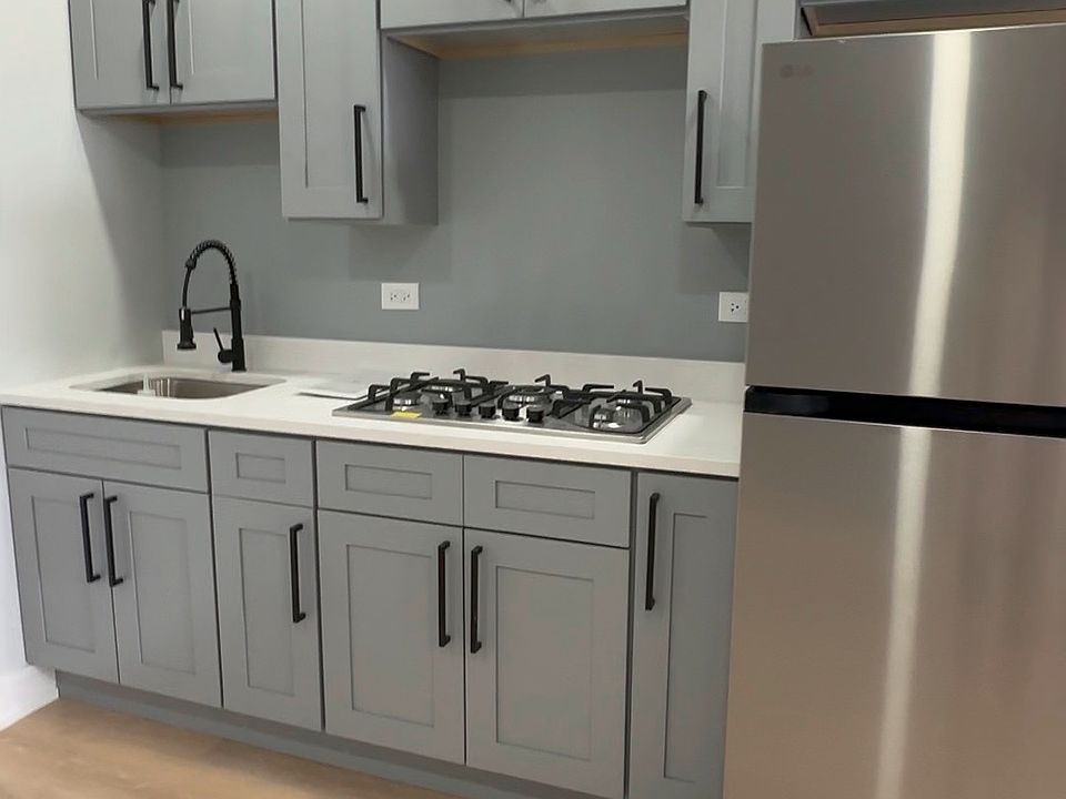 1st image of 2134 W 50th St #2