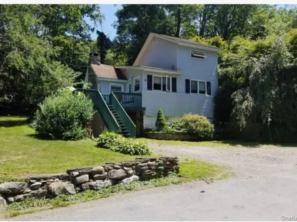 4 Glendale Rd, Greenwood Lake, NY 10925