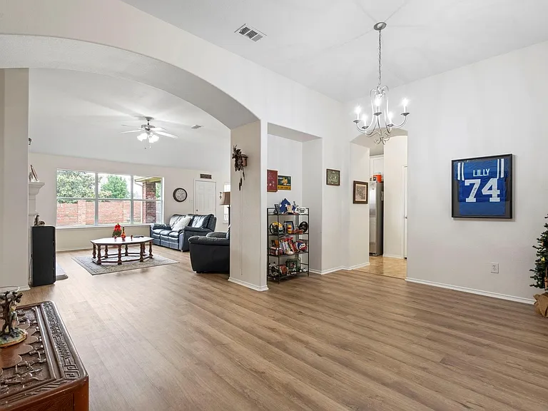 404 Dartmoor Dr — Photo 13