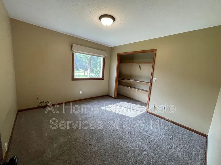 201 W Sally Ln — Photo 8