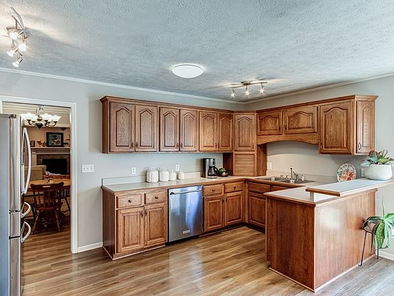 4th image of 850 Mary Lou Ct