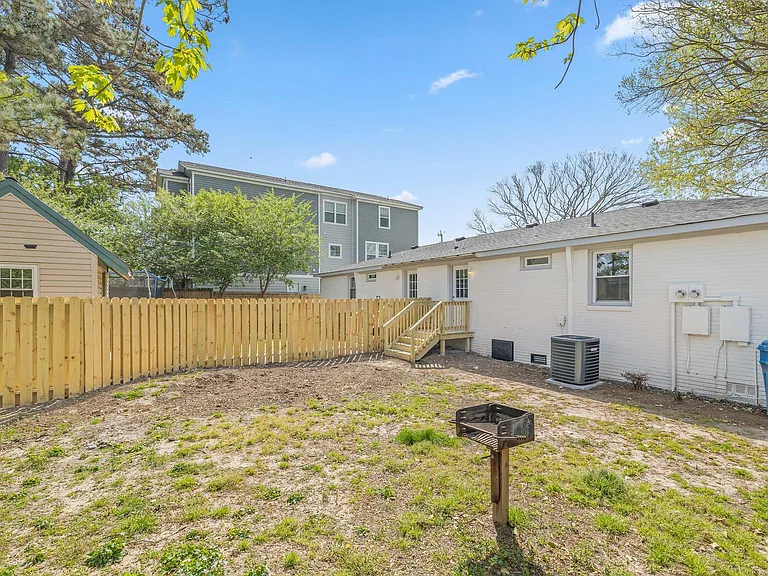 4268 Lee Ave — Photo 19