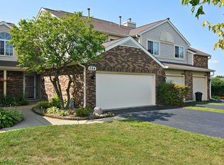 564 Canterbury Dr, Carol Stream, IL 60188