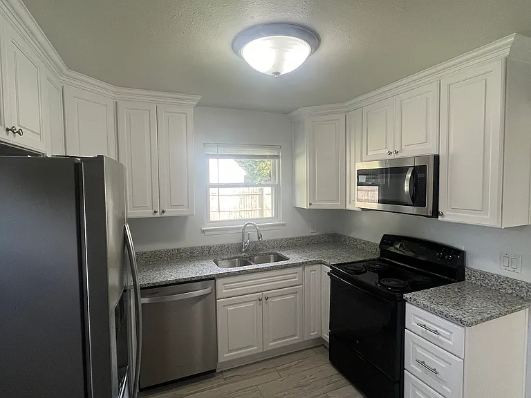 1301 Bramblewood Ct — Photo 3