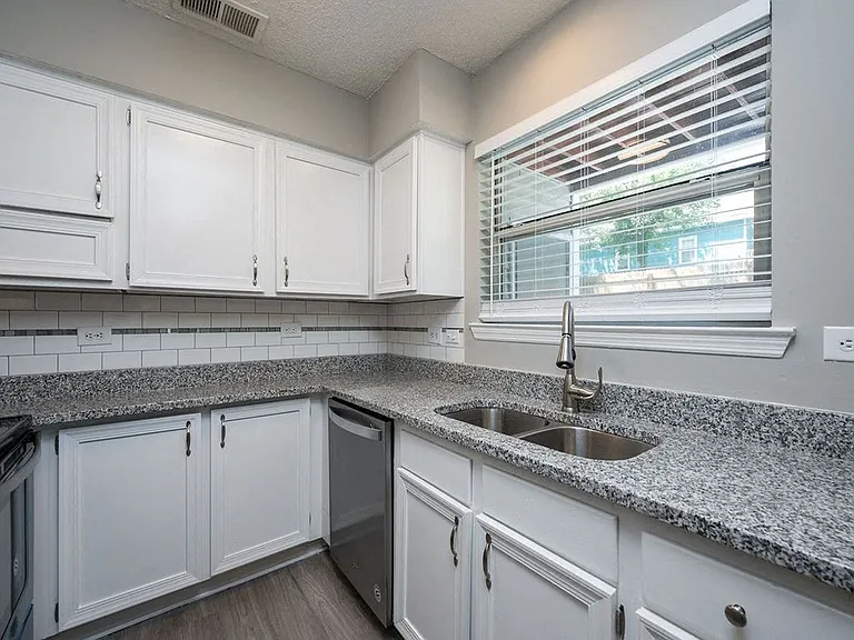 Willow Bend Apartments — Photo 15