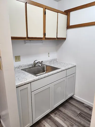 100 W Grove St Photo 1