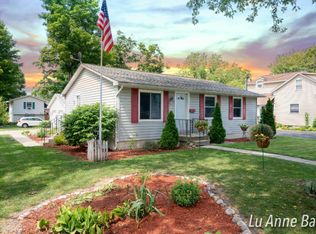 249 Elizabeth St, Rockford, MI