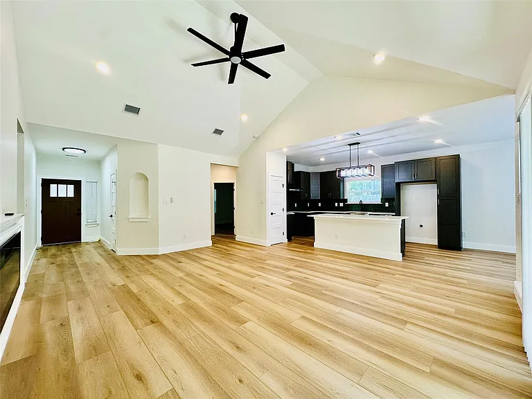 15113 N Flamingo Dr — Photo 2