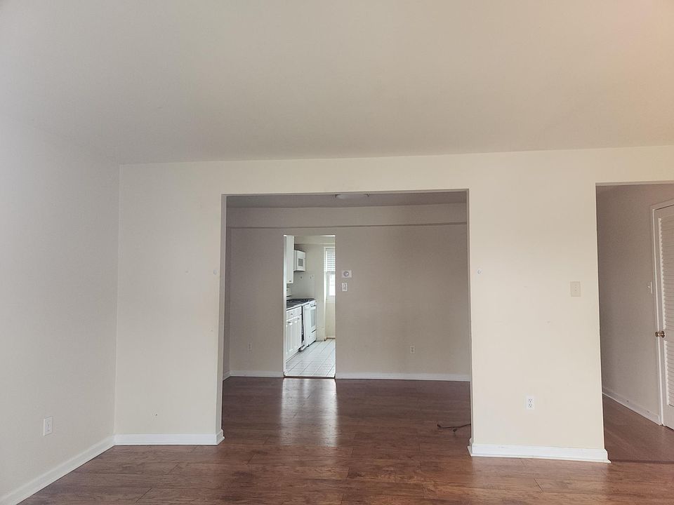 Living room with the dinning room.