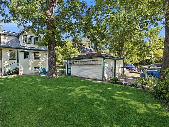 3rd image of 2716 Woodbine Ave