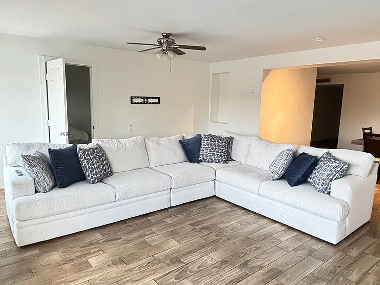 310 E Fremont Dr — Photo 8