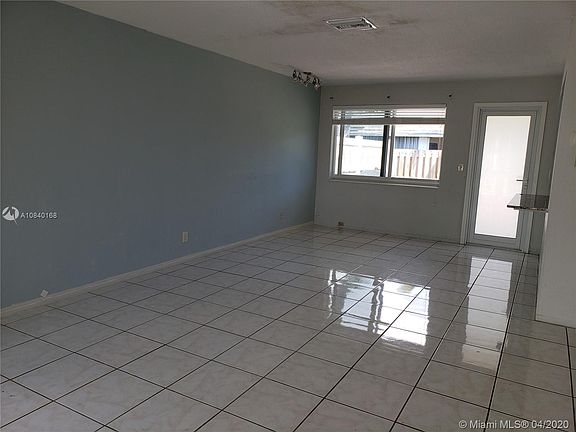 4th image of 1103 NE 2nd Ct #2