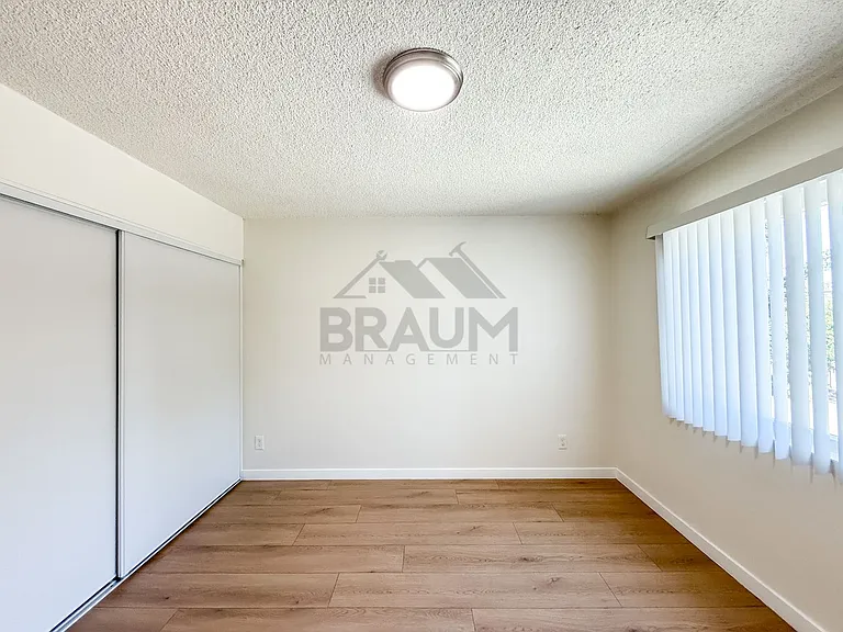 6336 TUJUNGA AVE. — Photo 18