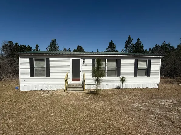 8900 Hancock Dr, Laurel Hill, NC 28351