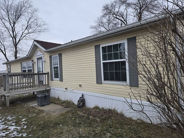 769 S Warbler Ln, Warsaw, IN 46582