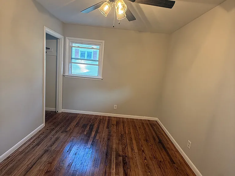 518-522 Moore Ave #3 — Photo 3