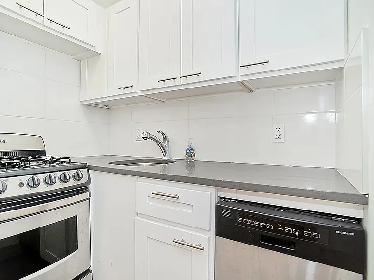 152 E 22nd St #2D — Photo 7