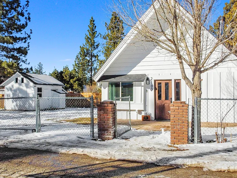 2107 4th Ln — Photo 2