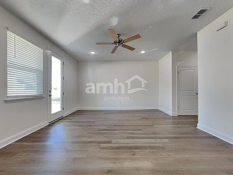 11440 Bay Hill Cir — Photo 6