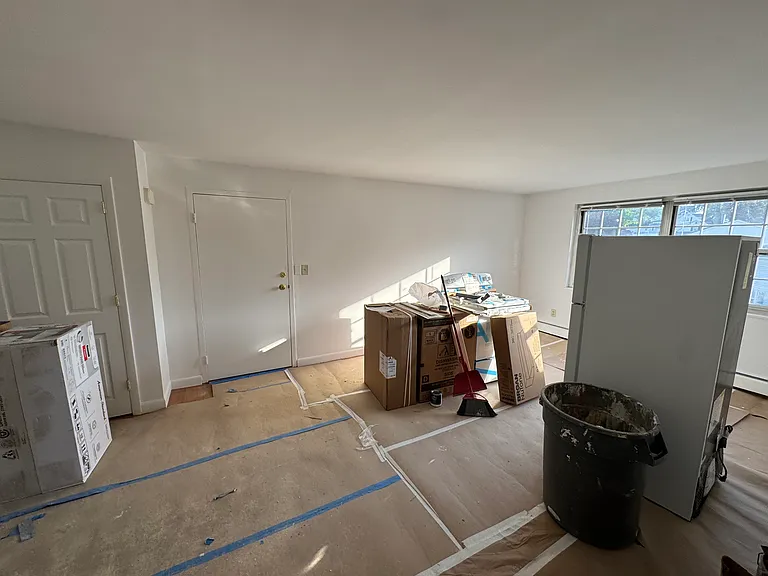 300 Main St #10 — Photo 4