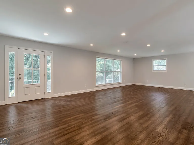3102 Edgewater Dr — Photo 6