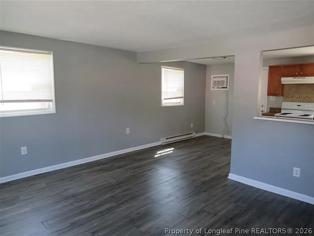 2 bed, 1.0 bath, 800 sqft, $850 — Photo 2