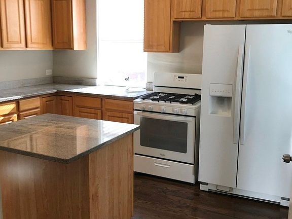 3rd image of 2930 N Sacramento Ave #2