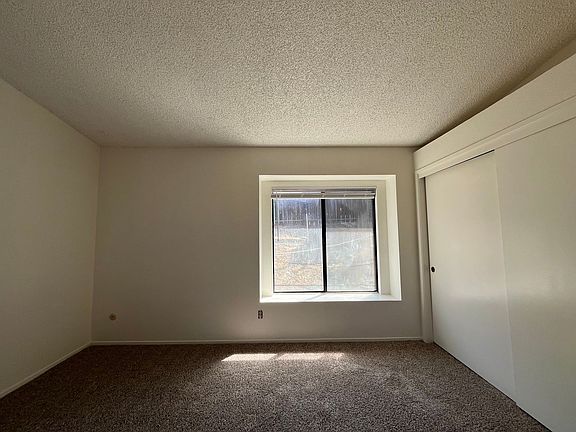 3rd image of 309 Oak Meadow Ln