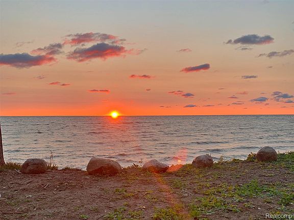 4th image of Huron St