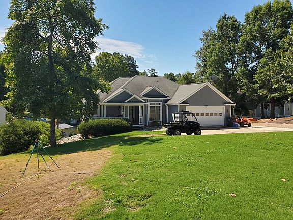 4th image of 391 Woodhaven Ln