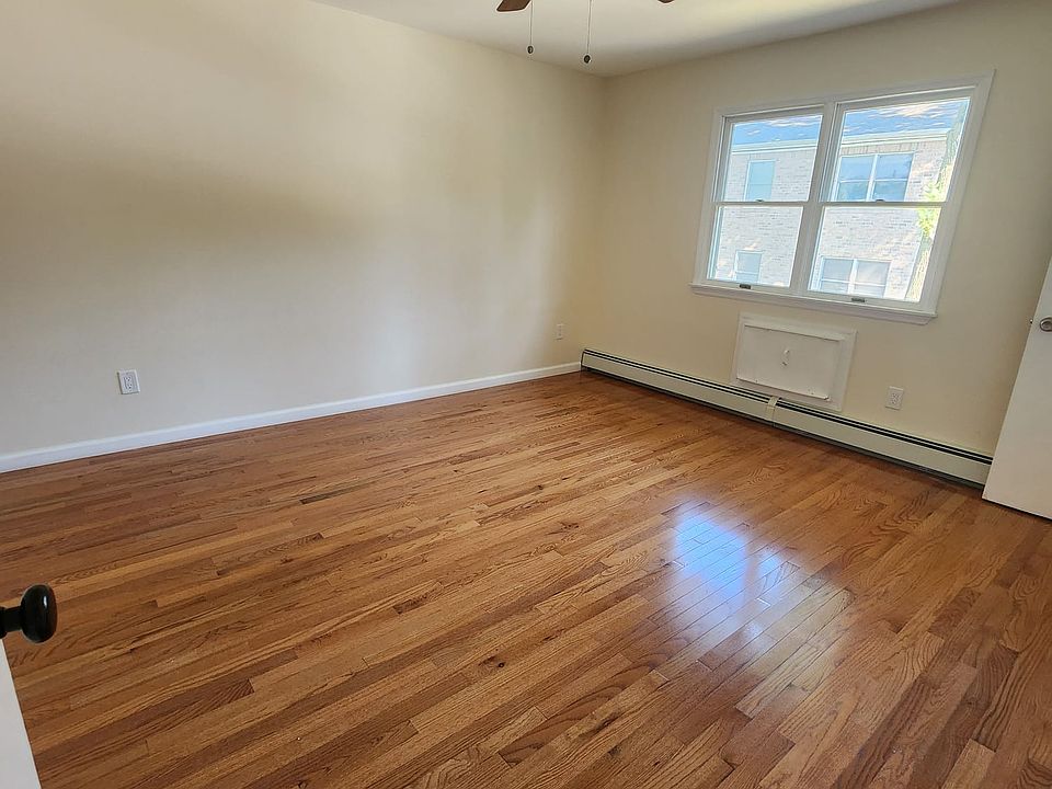 1st image of 164 Rossiter Ave Floor 2