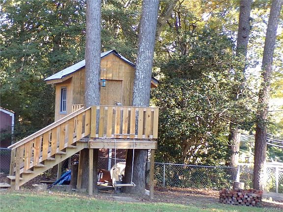 4th image of 4037 Simons Dr