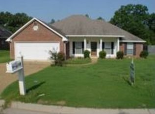 119 Live Oaks Blvd, Pearl, MS 39208