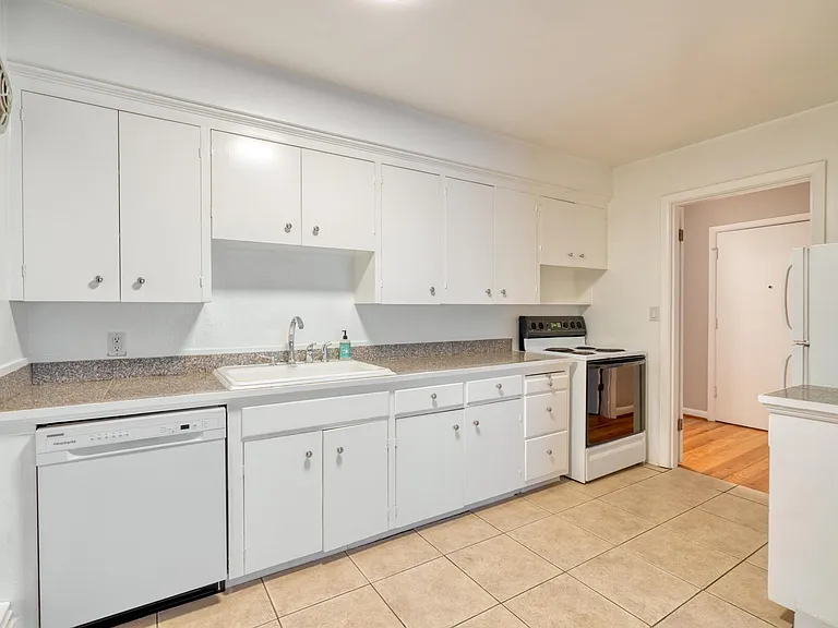 2244 NW Overton St #8 — Photo 7