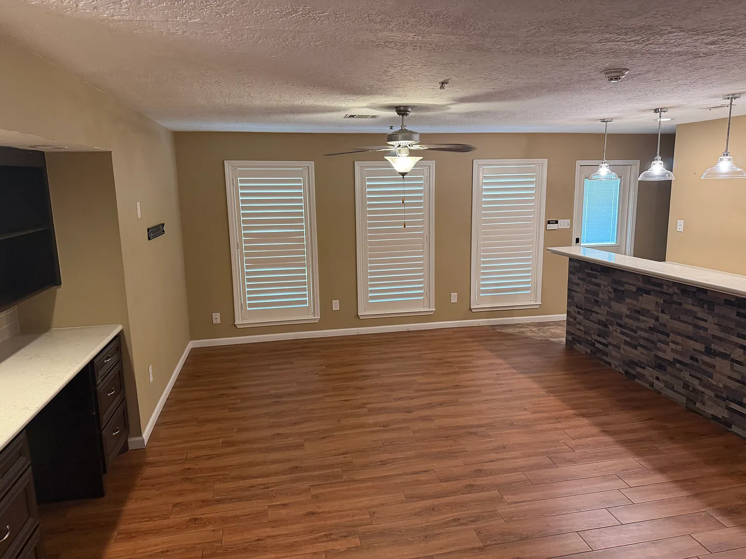3 bed, 2.5 bath, 2698 sqft, $2,750 — Photo 3