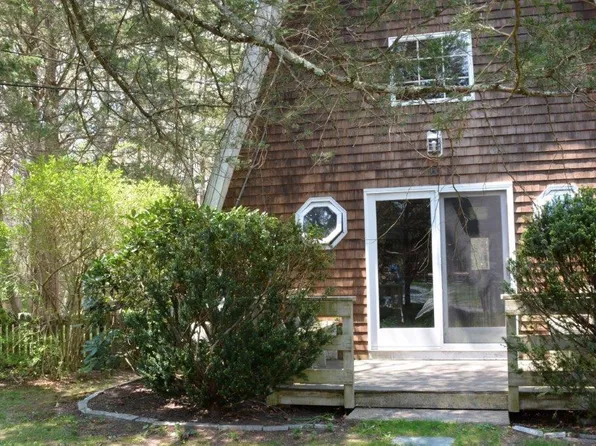 65 Pinecrest Dr, Exeter, RI 02822